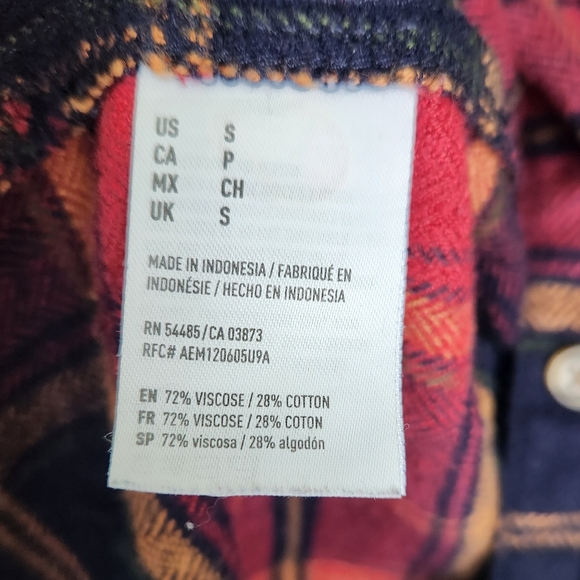 American Eagle women's pink & navy plaid flannel shirt, size small - Picture 6 of 7